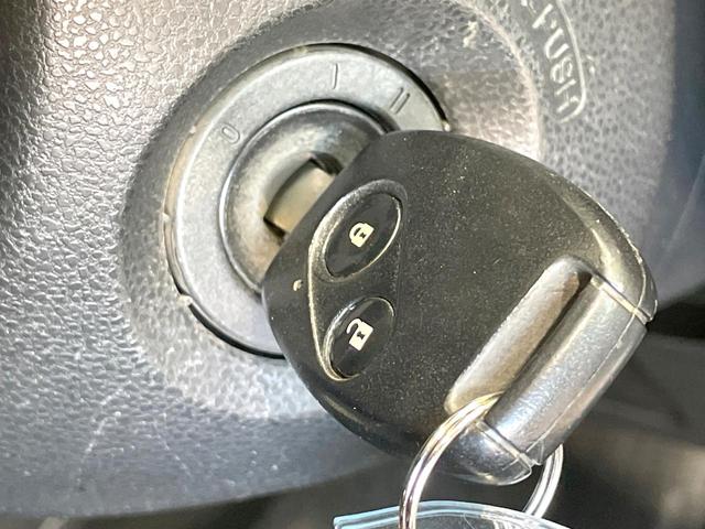 フィット 13G 禁煙車 ワンオーナー CDオーディオ 電動格納ミラー キーレス プライバシーガラス ドアバイザー 盗難防止装置(4枚目)