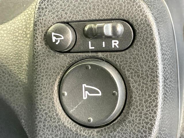 フィット 13G 禁煙車 ワンオーナー CDオーディオ 電動格納ミラー キーレス プライバシーガラス ドアバイザー 盗難防止装置(5枚目)