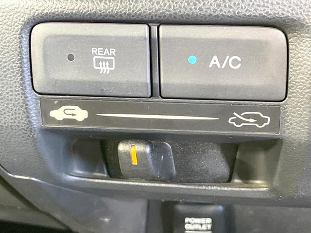 フィット 13G 禁煙車 ワンオーナー CDオーディオ 電動格納ミラー キーレス プライバシーガラス ドアバイザー 盗難防止装置(6枚目)