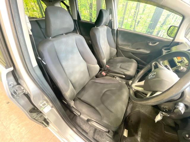 フィット 13G 禁煙車 ワンオーナー CDオーディオ 電動格納ミラー キーレス プライバシーガラス ドアバイザー 盗難防止装置(8枚目)