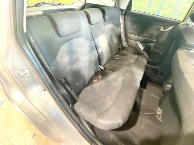 フィット 13G 禁煙車 ワンオーナー CDオーディオ 電動格納ミラー キーレス プライバシーガラス ドアバイザー 盗難防止装置(9枚目)