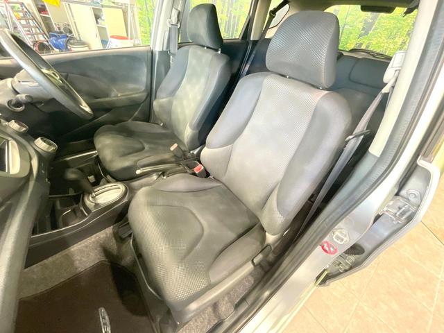 フィット 13G 禁煙車 ワンオーナー CDオーディオ 電動格納ミラー キーレス プライバシーガラス ドアバイザー 盗難防止装置(30枚目)