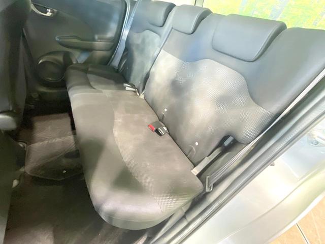 フィット 13G 禁煙車 ワンオーナー CDオーディオ 電動格納ミラー キーレス プライバシーガラス ドアバイザー 盗難防止装置(32枚目)