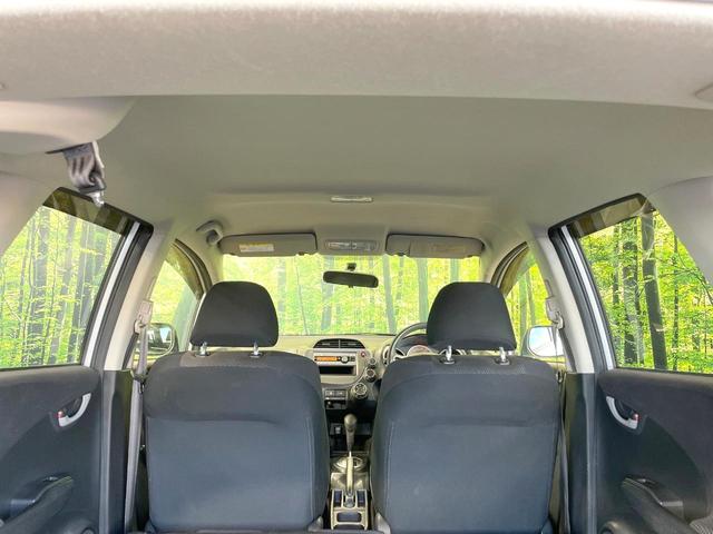 フィット 13G 禁煙車 ワンオーナー CDオーディオ 電動格納ミラー キーレス プライバシーガラス ドアバイザー 盗難防止装置(34枚目)