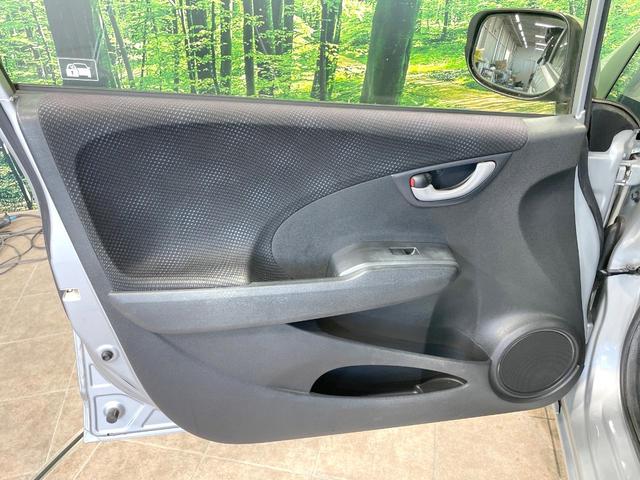 フィット 13G 禁煙車 ワンオーナー CDオーディオ 電動格納ミラー キーレス プライバシーガラス ドアバイザー 盗難防止装置(35枚目)