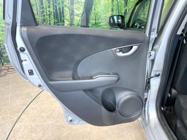 フィット 13G 禁煙車 ワンオーナー CDオーディオ 電動格納ミラー キーレス プライバシーガラス ドアバイザー 盗難防止装置(36枚目)