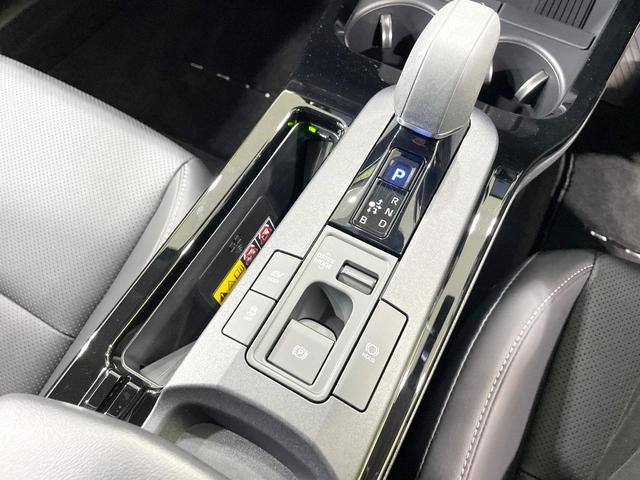 プリウス Ｚ　純正１２．３型ナビ　全周囲カメラ　衝突被害軽減　レーダークルーズ　禁煙車　電動リアゲート　レザーシート　シートベンチレーション　コーナーセンサー　ＬＥＤヘッド　ＥＴＣ２．０　純正１９インチアルミ（62枚目）