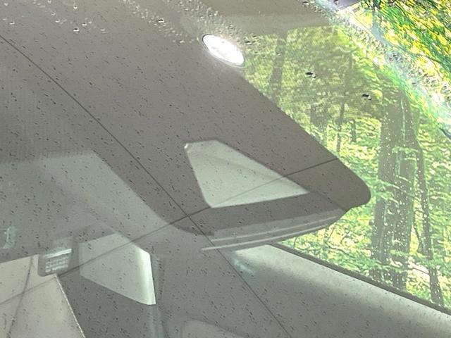 ヤリスクロス ハイブリッドZ バックカメラ 衝突軽減装置 レーダークルーズ 禁煙車 ハーフレザー シートヒーター パワーシート コーナーセンサー LEDヘッド ディスプレイオーディオ ETC2.0 車線逸脱警報 オートライト(3枚目)