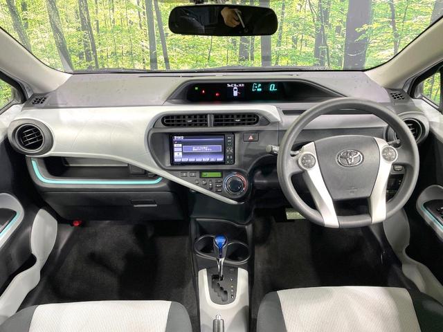 アクア S 純正ナビ 禁煙車 シートヒーター スマートキー ETC ドラレコ オートライト オートエアコン Bluetooth CD/DVD再生 フルセグ 電動格納ミラー 横滑防止装置 盗難防止装置(2枚目)