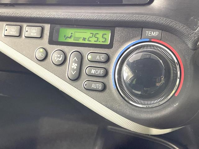 アクア S 純正ナビ 禁煙車 シートヒーター スマートキー ETC ドラレコ オートライト オートエアコン Bluetooth CD/DVD再生 フルセグ 電動格納ミラー 横滑防止装置 盗難防止装置(40枚目)