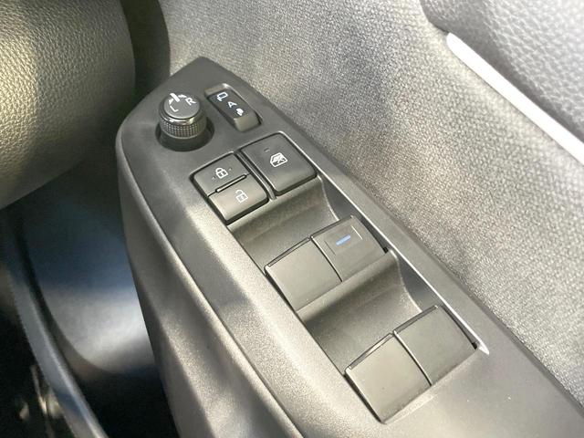 ヤリス X 8型ディスプレイオーディオ バックカメラ 衝突被害軽減 禁煙車 コーナーセンサー スマートキー ETC オートハイビーム 車線逸脱警報 オートライト Bluetooth(35枚目)