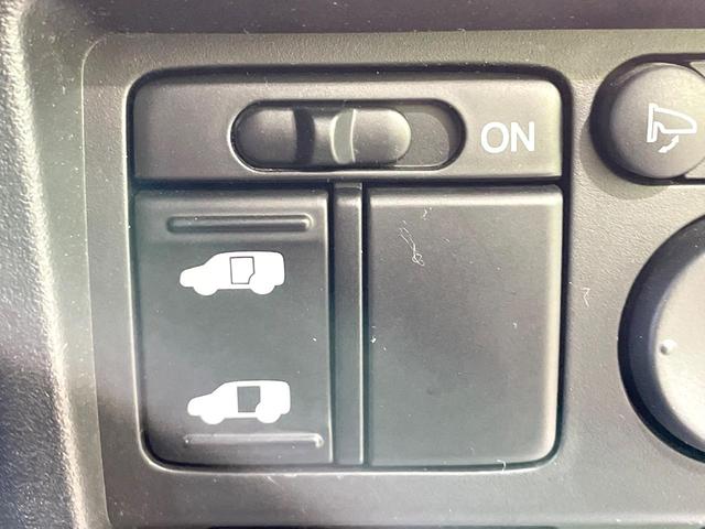 フリード G ジャストセレクション 後席モニター 電動スライドドア 禁煙車 ETC オートライト オートエアコン HIDヘッド 横滑防止装置 プライバシーガラス 盗難防止装置 キーレス(4枚目)