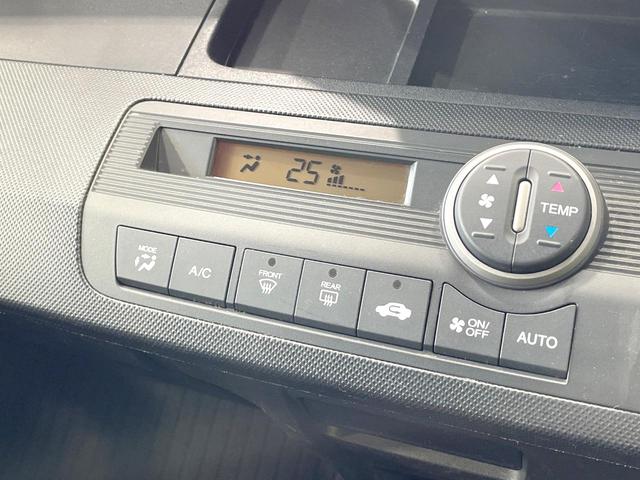 フリード G ジャストセレクション 後席モニター 電動スライドドア 禁煙車 ETC オートライト オートエアコン HIDヘッド 横滑防止装置 プライバシーガラス 盗難防止装置 キーレス(7枚目)