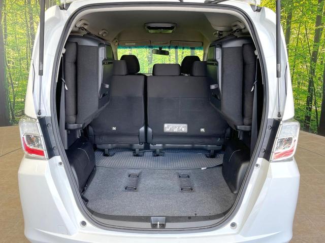 フリード G ジャストセレクション 後席モニター 電動スライドドア 禁煙車 ETC オートライト オートエアコン HIDヘッド 横滑防止装置 プライバシーガラス 盗難防止装置 キーレス(11枚目)