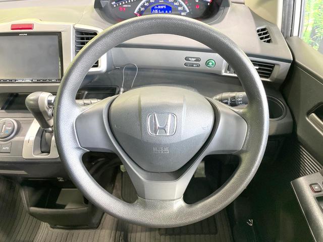 フリード G ジャストセレクション 後席モニター 電動スライドドア 禁煙車 ETC オートライト オートエアコン HIDヘッド 横滑防止装置 プライバシーガラス 盗難防止装置 キーレス(12枚目)