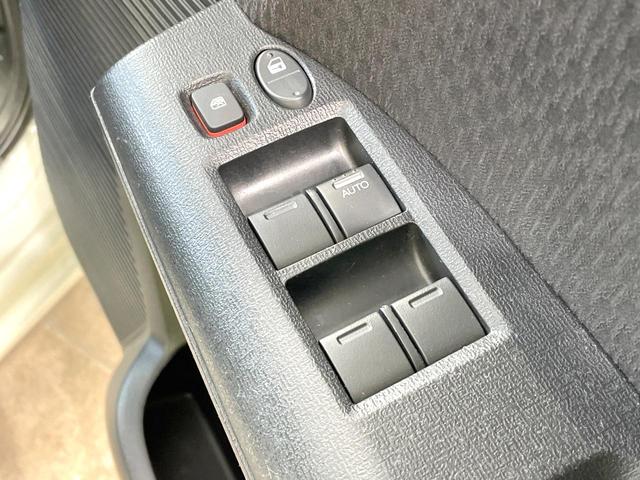 フリード G ジャストセレクション 後席モニター 電動スライドドア 禁煙車 ETC オートライト オートエアコン HIDヘッド 横滑防止装置 プライバシーガラス 盗難防止装置 キーレス(34枚目)