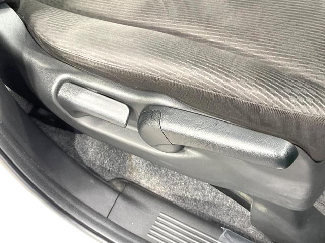 フリード G ジャストセレクション 後席モニター 電動スライドドア 禁煙車 ETC オートライト オートエアコン HIDヘッド 横滑防止装置 プライバシーガラス 盗難防止装置 キーレス(38枚目)