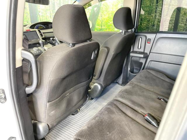 フリード G ジャストセレクション 後席モニター 電動スライドドア 禁煙車 ETC オートライト オートエアコン HIDヘッド 横滑防止装置 プライバシーガラス 盗難防止装置 キーレス(43枚目)