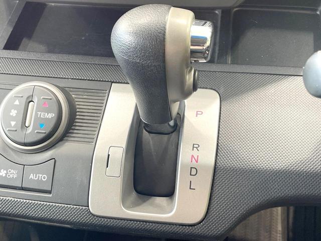 フリード G ジャストセレクション 後席モニター 電動スライドドア 禁煙車 ETC オートライト オートエアコン HIDヘッド 横滑防止装置 プライバシーガラス 盗難防止装置 キーレス(46枚目)