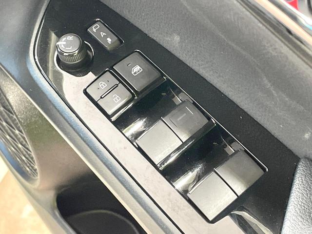 プリウス S SDナビ バックカメラ 衝突被害軽減システム 100V電源 レーダークルーズ 禁煙車 コーナーセンサー スマートキー LEDヘッド ビルトインETC 車線逸脱警報 オートライト オートエアコン(48枚目)