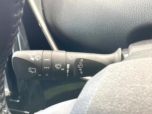 プリウス S SDナビ バックカメラ 衝突被害軽減システム 100V電源 レーダークルーズ 禁煙車 コーナーセンサー スマートキー LEDヘッド ビルトインETC 車線逸脱警報 オートライト オートエアコン(54枚目)