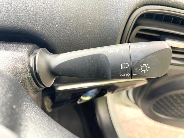 プリウス S SDナビ バックカメラ 衝突被害軽減システム 100V電源 レーダークルーズ 禁煙車 コーナーセンサー スマートキー LEDヘッド ビルトインETC 車線逸脱警報 オートライト オートエアコン(55枚目)