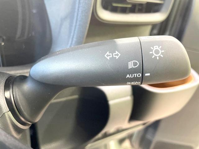 シエンタ ハイブリッドＺ　両側電動ドア　全周囲カメラ　メーカーナビ　衝突軽減　１００Ｖ電源　レーダークルーズ　禁煙車　スマートキー　コーナーセンサー　ブラインドスポットモニター　ＬＥＤヘッド　ＥＴＣ　オートハイビーム（29枚目）