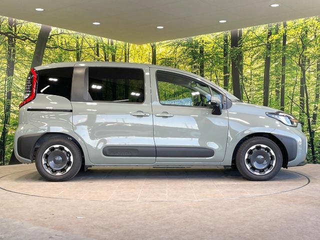 シエンタ ハイブリッドＺ　両側電動ドア　全周囲カメラ　メーカーナビ　衝突軽減　１００Ｖ電源　レーダークルーズ　禁煙車　スマートキー　コーナーセンサー　ブラインドスポットモニター　ＬＥＤヘッド　ＥＴＣ　オートハイビーム（44枚目）