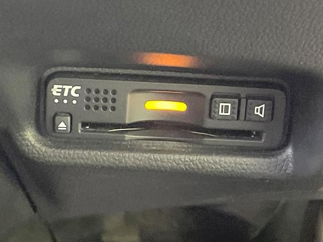 フィット １３Ｇ・Ｆ　純正ナビ　バックカメラ　禁煙車　スマートキー　ＬＥＤヘッド　ＥＴＣ　オートライト　オートエアコン　Ｂｌｕｅｔｏｏｔｈ　ＣＤ　ＤＶＤ再生　フルセグ　ＬＥＤフォグ　横滑防止装置　盗難防止装置（5枚目）