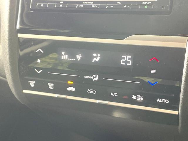 フィット １３Ｇ・Ｆ　純正ナビ　バックカメラ　禁煙車　スマートキー　ＬＥＤヘッド　ＥＴＣ　オートライト　オートエアコン　Ｂｌｕｅｔｏｏｔｈ　ＣＤ　ＤＶＤ再生　フルセグ　ＬＥＤフォグ　横滑防止装置　盗難防止装置（7枚目）