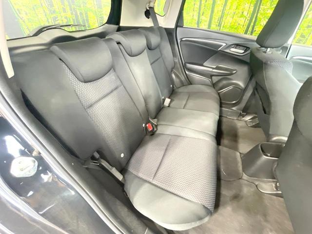 フィット １３Ｇ・Ｆ　純正ナビ　バックカメラ　禁煙車　スマートキー　ＬＥＤヘッド　ＥＴＣ　オートライト　オートエアコン　Ｂｌｕｅｔｏｏｔｈ　ＣＤ　ＤＶＤ再生　フルセグ　ＬＥＤフォグ　横滑防止装置　盗難防止装置（9枚目）