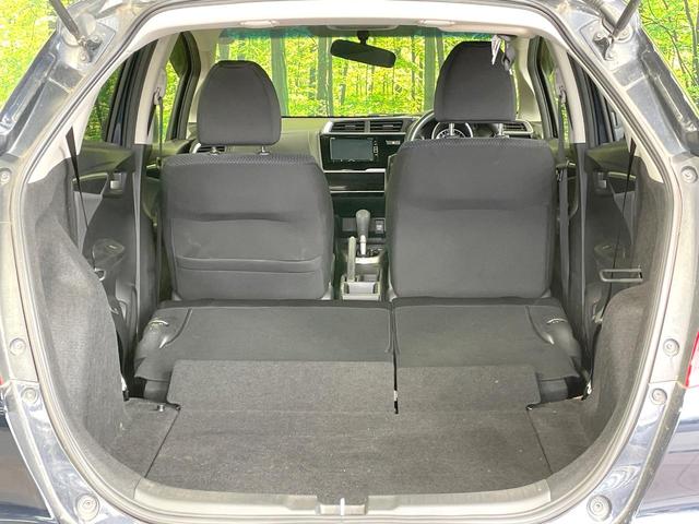 フィット １３Ｇ・Ｆ　純正ナビ　バックカメラ　禁煙車　スマートキー　ＬＥＤヘッド　ＥＴＣ　オートライト　オートエアコン　Ｂｌｕｅｔｏｏｔｈ　ＣＤ　ＤＶＤ再生　フルセグ　ＬＥＤフォグ　横滑防止装置　盗難防止装置（10枚目）