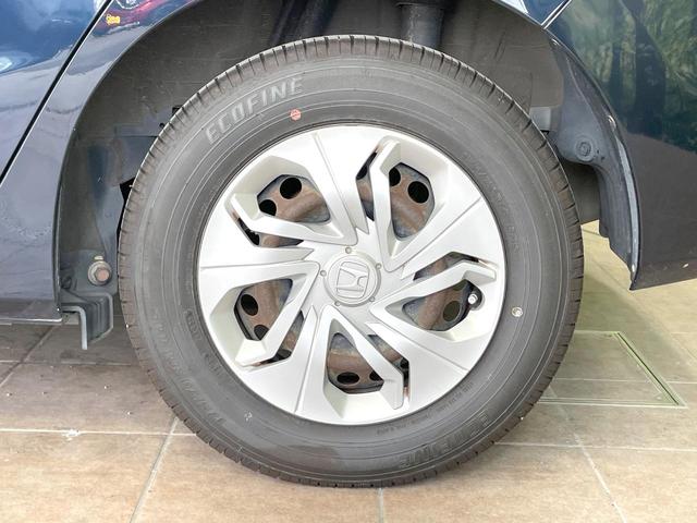 フィット １３Ｇ・Ｆ　純正ナビ　バックカメラ　禁煙車　スマートキー　ＬＥＤヘッド　ＥＴＣ　オートライト　オートエアコン　Ｂｌｕｅｔｏｏｔｈ　ＣＤ　ＤＶＤ再生　フルセグ　ＬＥＤフォグ　横滑防止装置　盗難防止装置（28枚目）