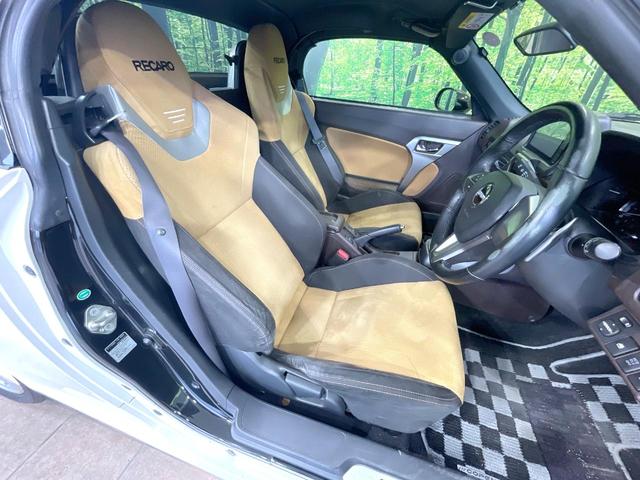 運転席シート廻りは使用感も少なく、良好な状態となっています。丁寧に使われていたことがよくわかりますね。