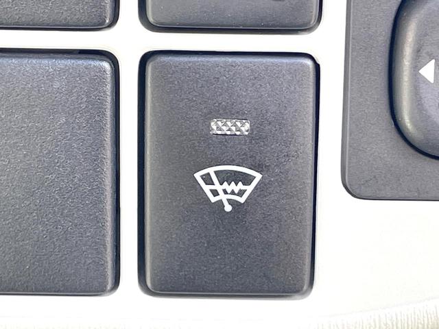 プリウス S 禁煙車 ナビ バックカメラ Bluetooth再生 寒冷地仕様 15インチアルミ ETC フォグライト スマートキー プライバシーガラス 盗難防止装置 オートエアコン(5枚目)