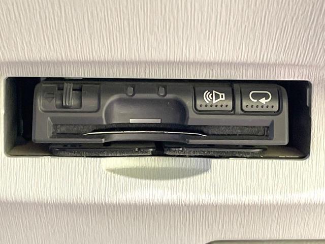 プリウス S 禁煙車 ナビ バックカメラ Bluetooth再生 寒冷地仕様 15インチアルミ ETC フォグライト スマートキー プライバシーガラス 盗難防止装置 オートエアコン(6枚目)