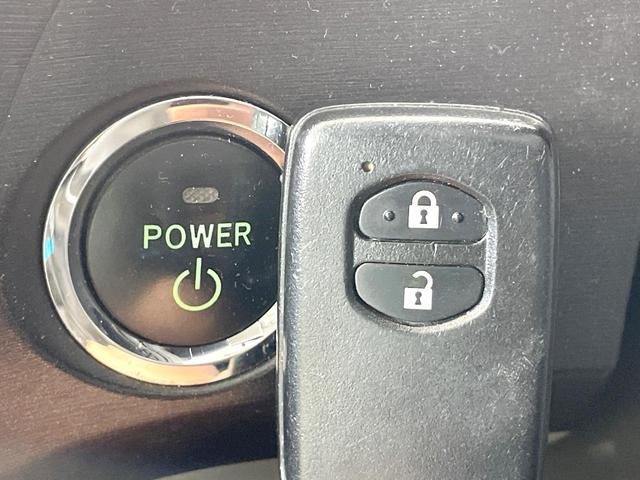 プリウス S 禁煙車 ナビ バックカメラ Bluetooth再生 寒冷地仕様 15インチアルミ ETC フォグライト スマートキー プライバシーガラス 盗難防止装置 オートエアコン(7枚目)