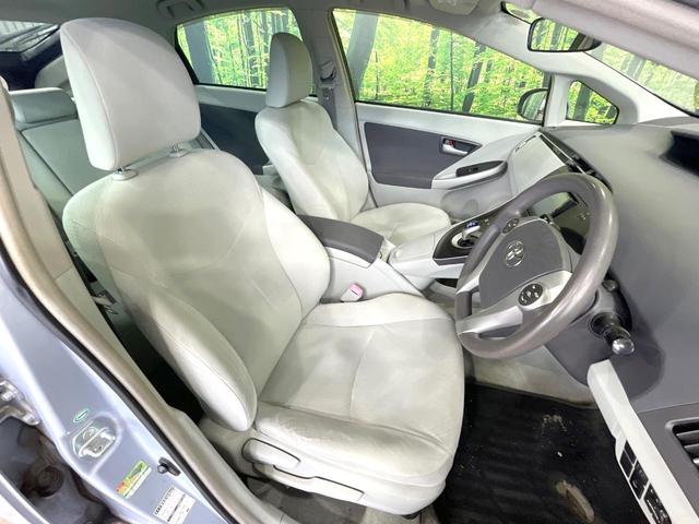 プリウス S 禁煙車 ナビ バックカメラ Bluetooth再生 寒冷地仕様 15インチアルミ ETC フォグライト スマートキー プライバシーガラス 盗難防止装置 オートエアコン(8枚目)