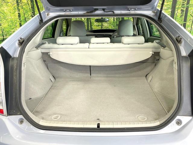 プリウス S 禁煙車 ナビ バックカメラ Bluetooth再生 寒冷地仕様 15インチアルミ ETC フォグライト スマートキー プライバシーガラス 盗難防止装置 オートエアコン(10枚目)