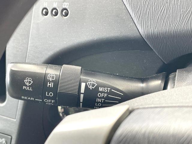 プリウス S 禁煙車 ナビ バックカメラ Bluetooth再生 寒冷地仕様 15インチアルミ ETC フォグライト スマートキー プライバシーガラス 盗難防止装置 オートエアコン(29枚目)