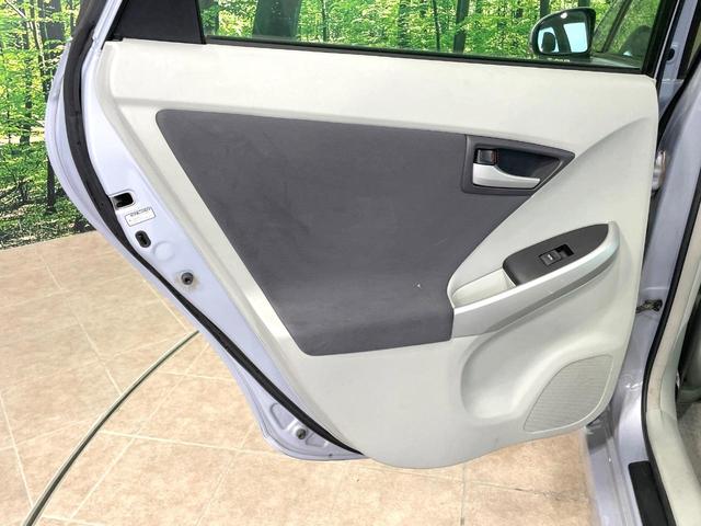 プリウス S 禁煙車 ナビ バックカメラ Bluetooth再生 寒冷地仕様 15インチアルミ ETC フォグライト スマートキー プライバシーガラス 盗難防止装置 オートエアコン(44枚目)