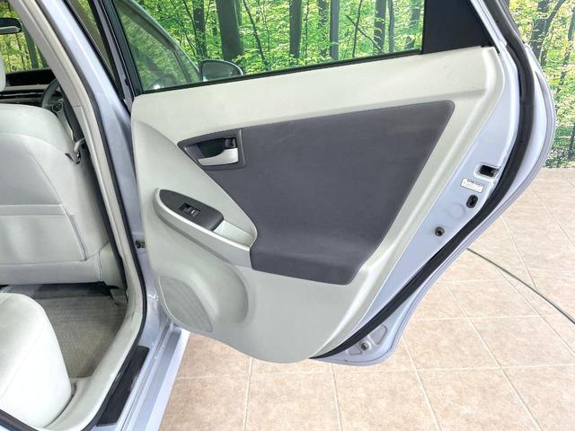 プリウス S 禁煙車 ナビ バックカメラ Bluetooth再生 寒冷地仕様 15インチアルミ ETC フォグライト スマートキー プライバシーガラス 盗難防止装置 オートエアコン(51枚目)