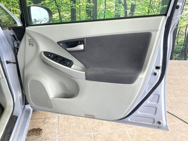 プリウス S 禁煙車 ナビ バックカメラ Bluetooth再生 寒冷地仕様 15インチアルミ ETC フォグライト スマートキー プライバシーガラス 盗難防止装置 オートエアコン(53枚目)