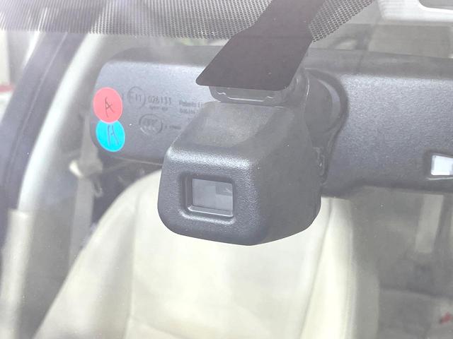 スカイライン 350GT ハイブリッド タイプP 衝突軽減 純正8型ナビ 全周囲カメラ シートヒーター 禁煙車 レーダークルーズ オートマチックハイビーム LEDヘッド 純正17インチアルミ LEDフォグ デュアルエアコン ETC(3枚目)