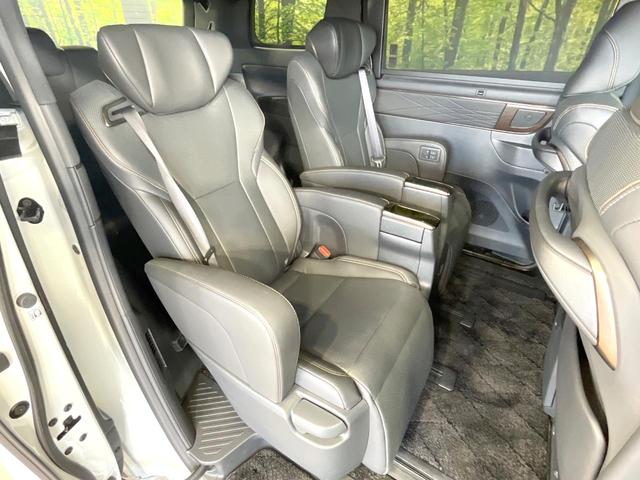 アルファードハイブリッド Z 左右独立ムーンルーフ ユニバーサルステップ 純正14ナビ 後席モニター デジタルインナーミラー 全周囲カメラ 禁煙車 電動リアゲート シートベンチレーション ステアリングヒーター 電動シェード(9枚目)