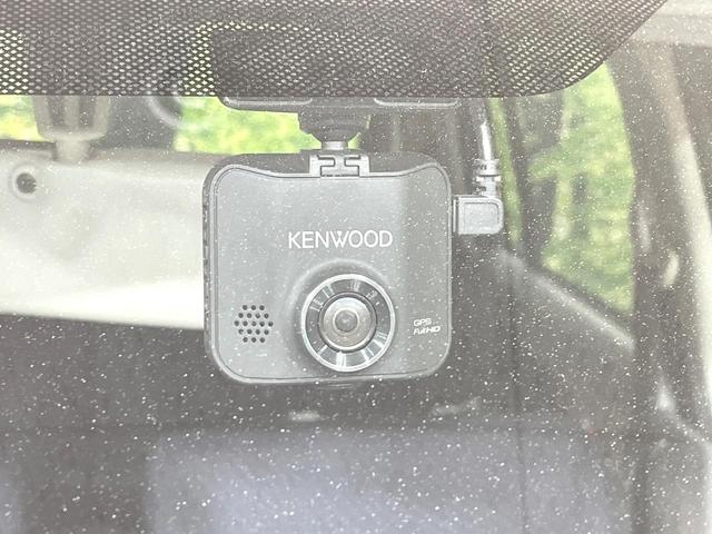 【ドライブレコーダー】安心・安全なカーライフに必須のドライブレコーダーを装備！走行中はもちろん、あおり運転や事故に遭遇した際の状況も映像で記録し、万一のリスクに備えます。