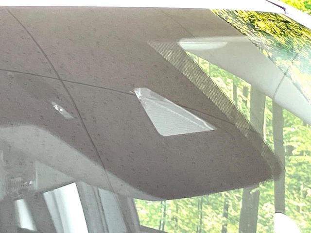 【ｉ-ＡＣＴＩＶＥＳＥＮＳＥ】走行中に前方の車両等を認識し、衝突しそうな時は警報とブレーキで衝突回避と被害軽減をアシスト。より安全にドライブをお楽しみいただけます。