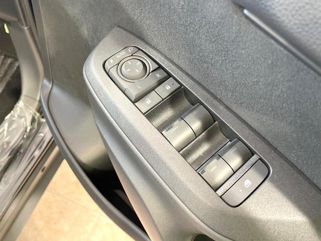 ヤリスクロス Ｘ　純正８型ナビ　衝突軽減　禁煙車　バックカメラ　レーダークルーズ　コーナーセンサー　スマートキー　ＥＴＣ　オートハイビーム　Ｂｌｕｅｔｏｏｔｈ　車線逸脱警報　オートライト　フルセグ　盗難防止装置（35枚目）