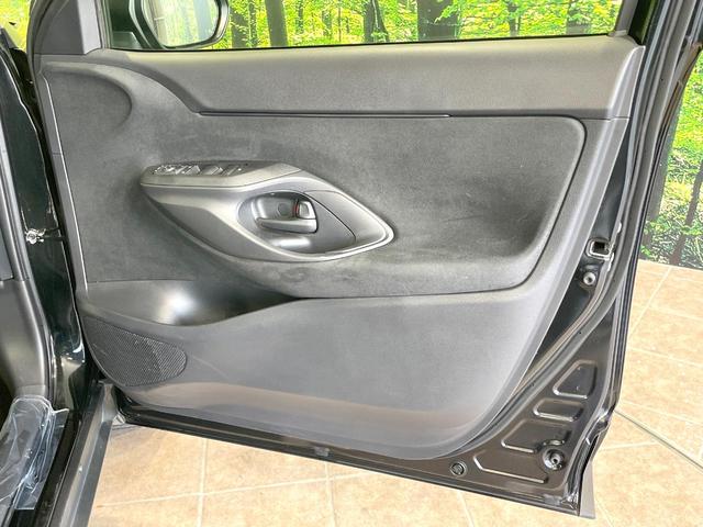 ヤリスクロス Ｘ　純正８型ナビ　衝突軽減　禁煙車　バックカメラ　レーダークルーズ　コーナーセンサー　スマートキー　ＥＴＣ　オートハイビーム　Ｂｌｕｅｔｏｏｔｈ　車線逸脱警報　オートライト　フルセグ　盗難防止装置（52枚目）