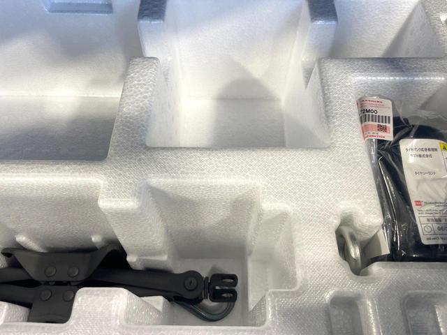 アルトワークス ベースグレード　バックカメラ　衝突被害軽減　禁煙車　コーナーセンサー　スマートキー　ＨＩＤヘッド　ＥＴＣ　純正１５インチアルミ　オートハイビーム　車線逸脱警報　オートライト　オートエアコン　アイドリングストップ（57枚目）